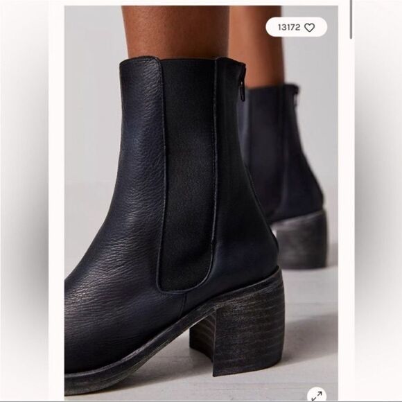 New! Free People Essential Chelsea Metallic Leather Boot
Black Sz 38 7.5 - Picture 3 of 9